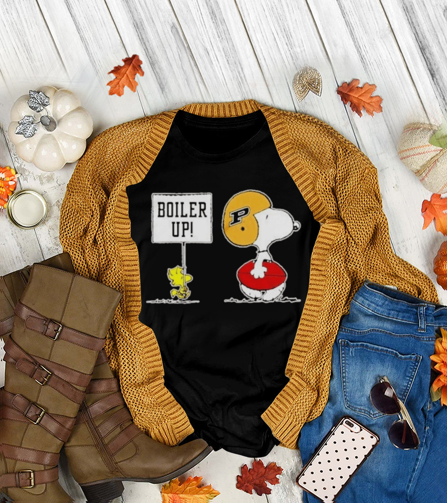 Snoopy And Woodstock Boiler Up Purdue Boilermakers Football P Helmet Peanuts Characters Holding Football T-Shirt