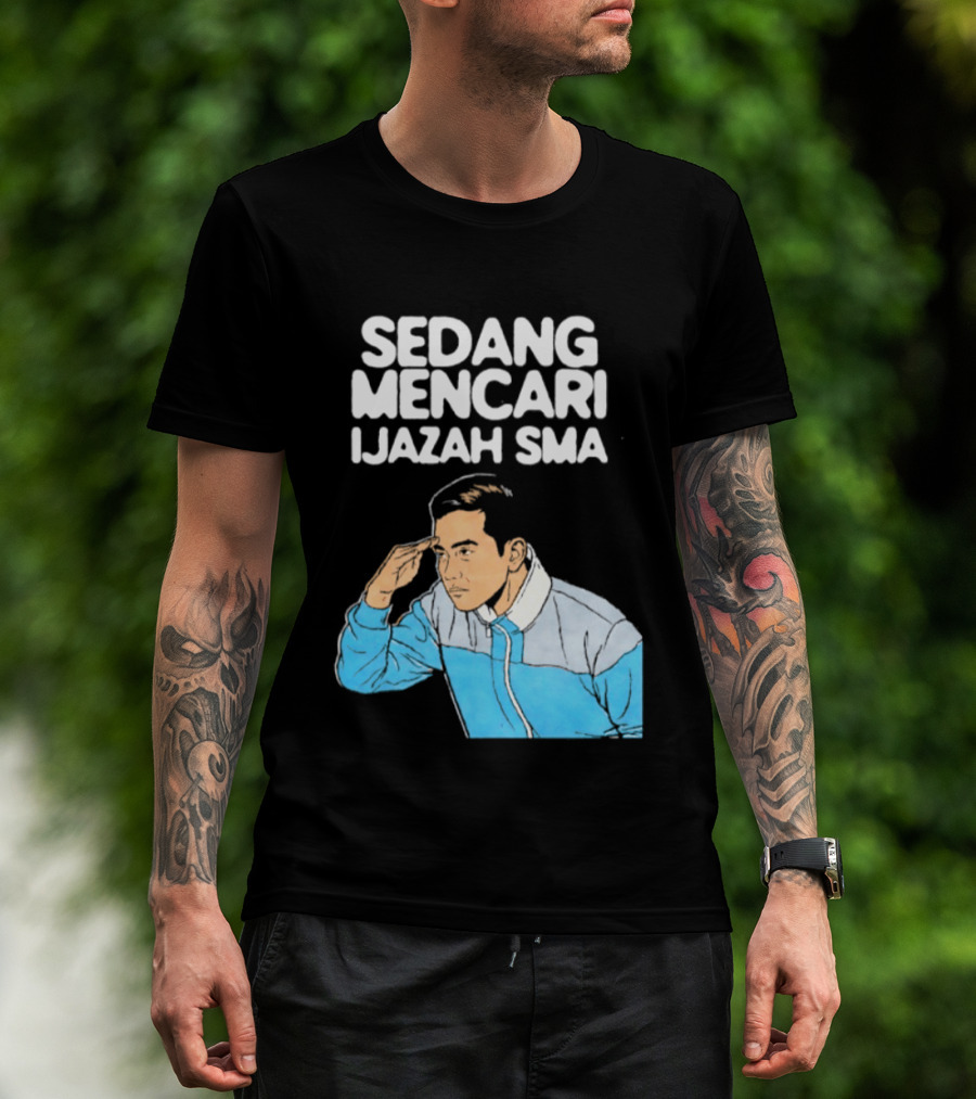 Sedang Mencari Ijazah SMA Man In Blue Jacket Visual T-Shirt