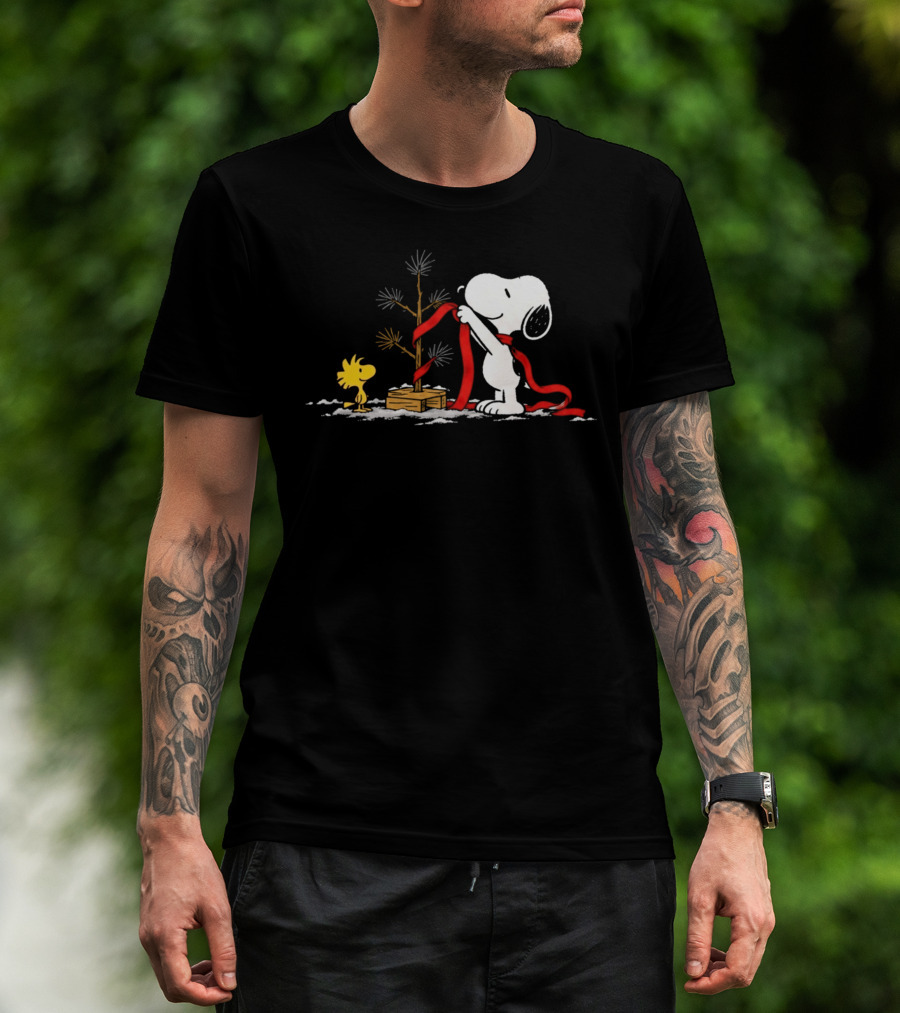 Snoopy Charlie Brown Little Christmas Tree For Peanuts And Christmas Lovers T-Shirt