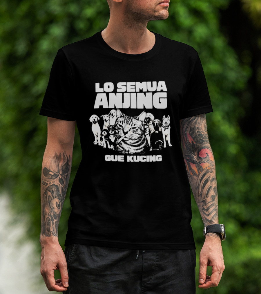 Lo Semua Anjing Gue Kucing Cat Dog Smoking T-Shirt