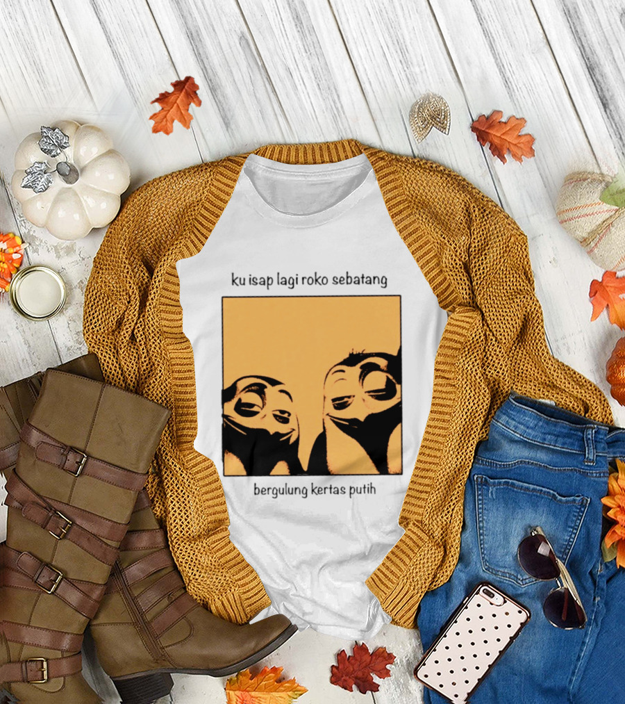 Ku Isap Lagi Roko Sebatang Bergulung Kertas Putih Private Kowalski T-Shirt