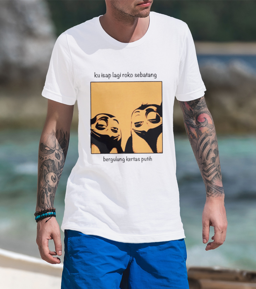 Ku Isap Lagi Roko Sebatang Bergulung Kertas Putih Private Kowalski T-Shirt