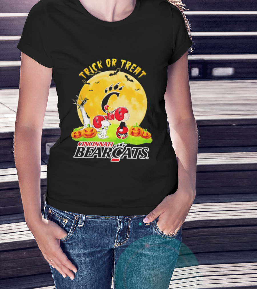 Cincinnati Bearcats Peanuts Trick Or Treat Halloween 2026 T-Shirt