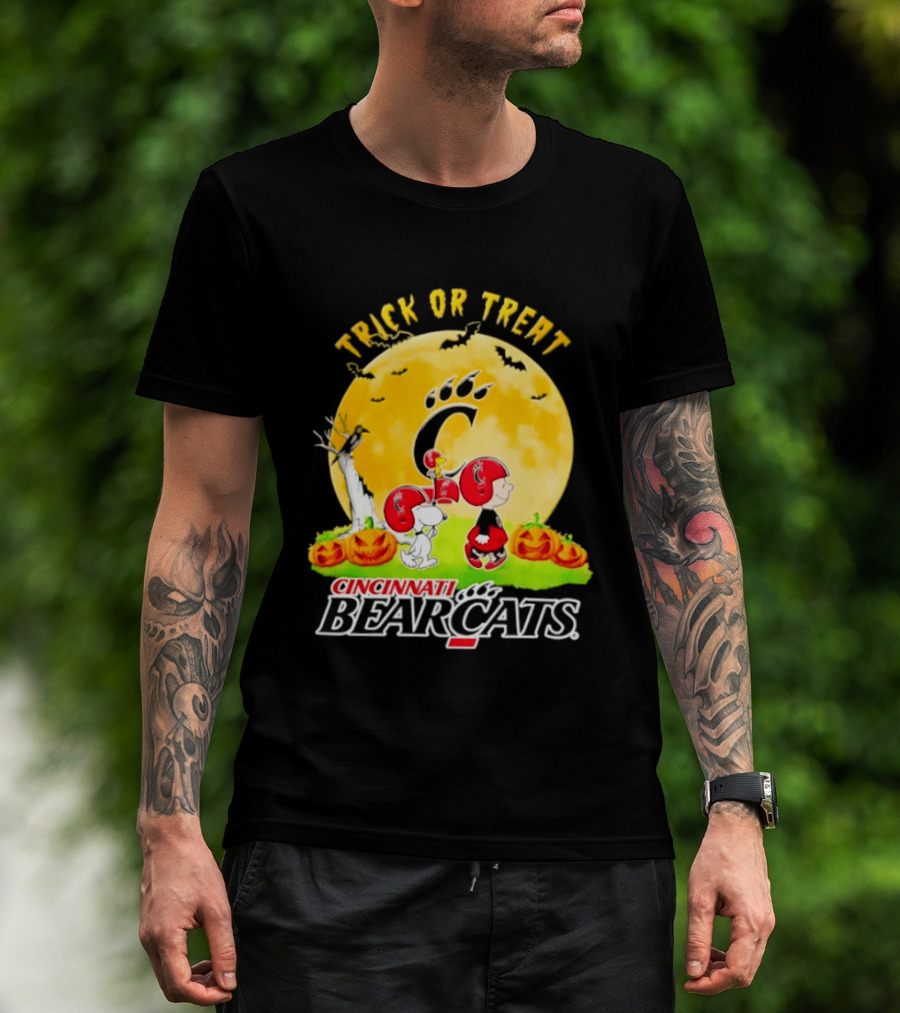Cincinnati Bearcats Peanuts Trick Or Treat Halloween 2026 T-Shirt