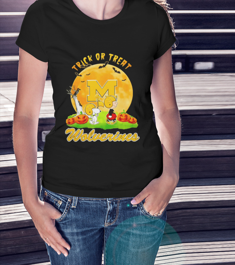 Michigan Wolverines Peanuts Trick Or Treat Halloween Moon T-Shirt
