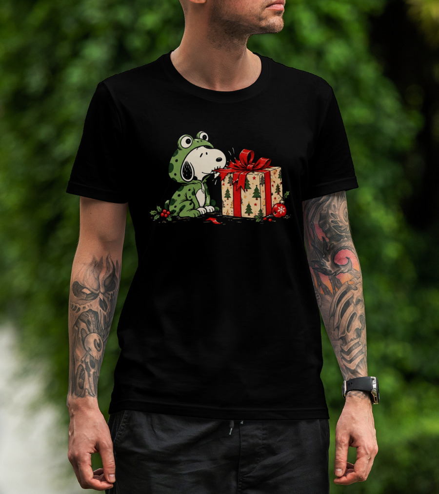 Snoopy Frog Christmas Chaos With Gift Box For Snoopy Lovers T-Shirt