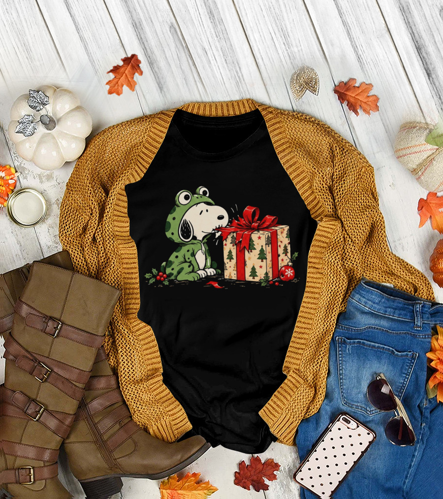 Snoopy Frog Christmas Chaos With Gift Box For Snoopy Lovers T-Shirt