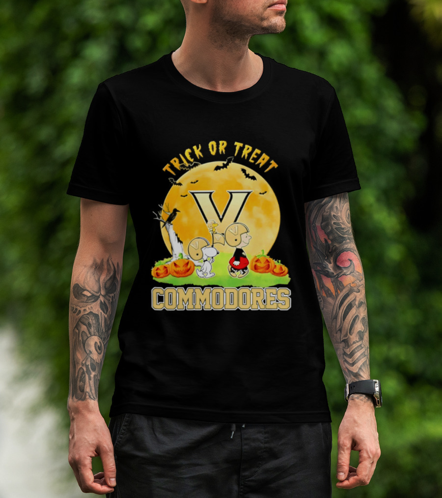 Vanderbilt Commodores Peanuts Halloween Trick Or Treat 2026 T-Shirt