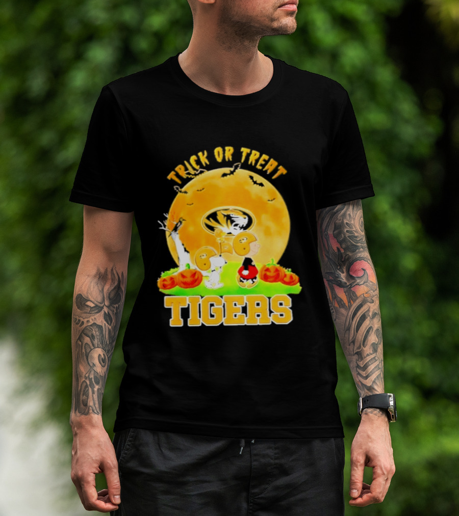 Trick Or Treat Tigers Halloween Peanuts Missouri 2026 T-Shirt