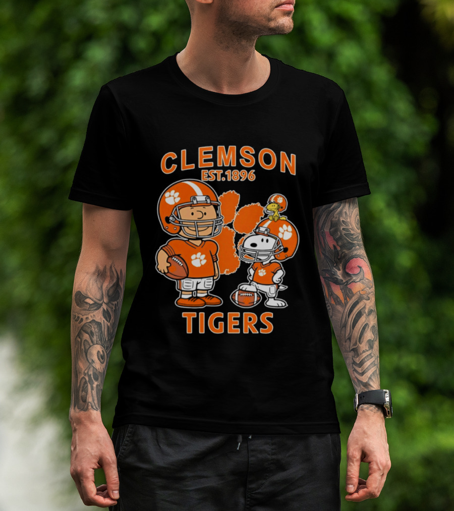 Clemson Tigers Est 1896 Snoopy Charlie Brown Football Peanuts Cartoon T-Shirt