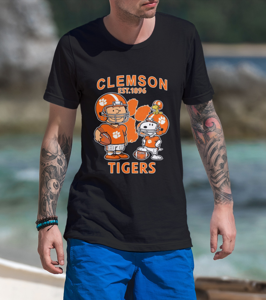 Clemson Tigers Est 1896 Snoopy Charlie Brown Football Peanuts Cartoon T-Shirt