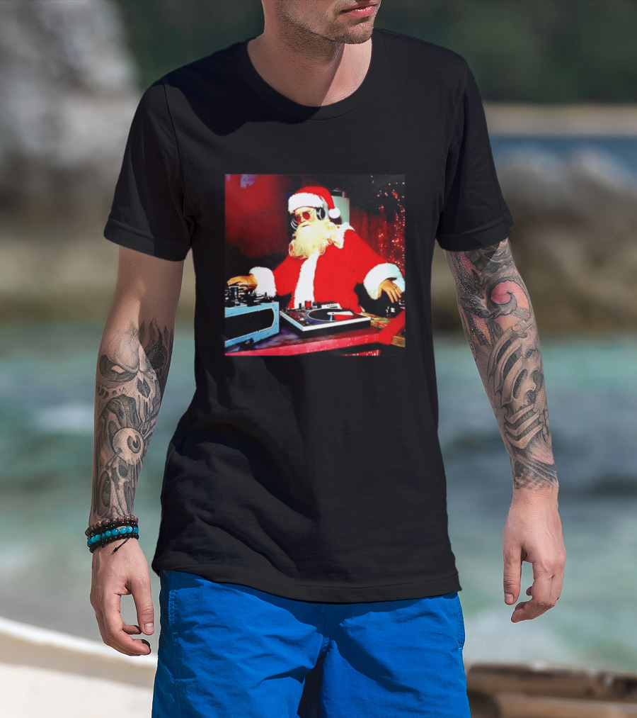 Santa Claus DJ Christmas 2026 Music Holiday Turntable Festive Party T-Shirt