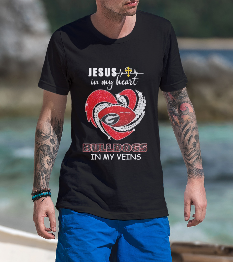 Jesus In My Heart Bulldogs In My Veins Diamond Heart T-Shirt