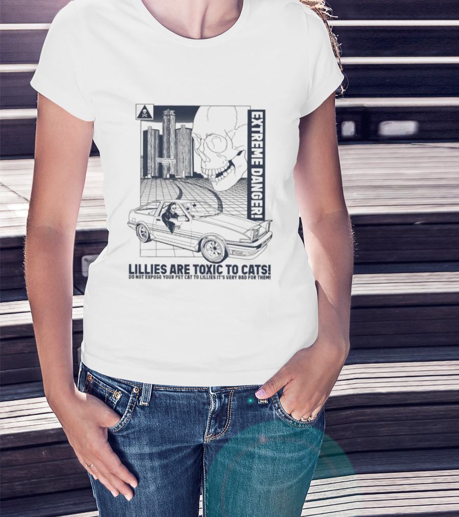 Extreme Danger Skull With Lilies Toxic To Cats Warning T-Shirt
