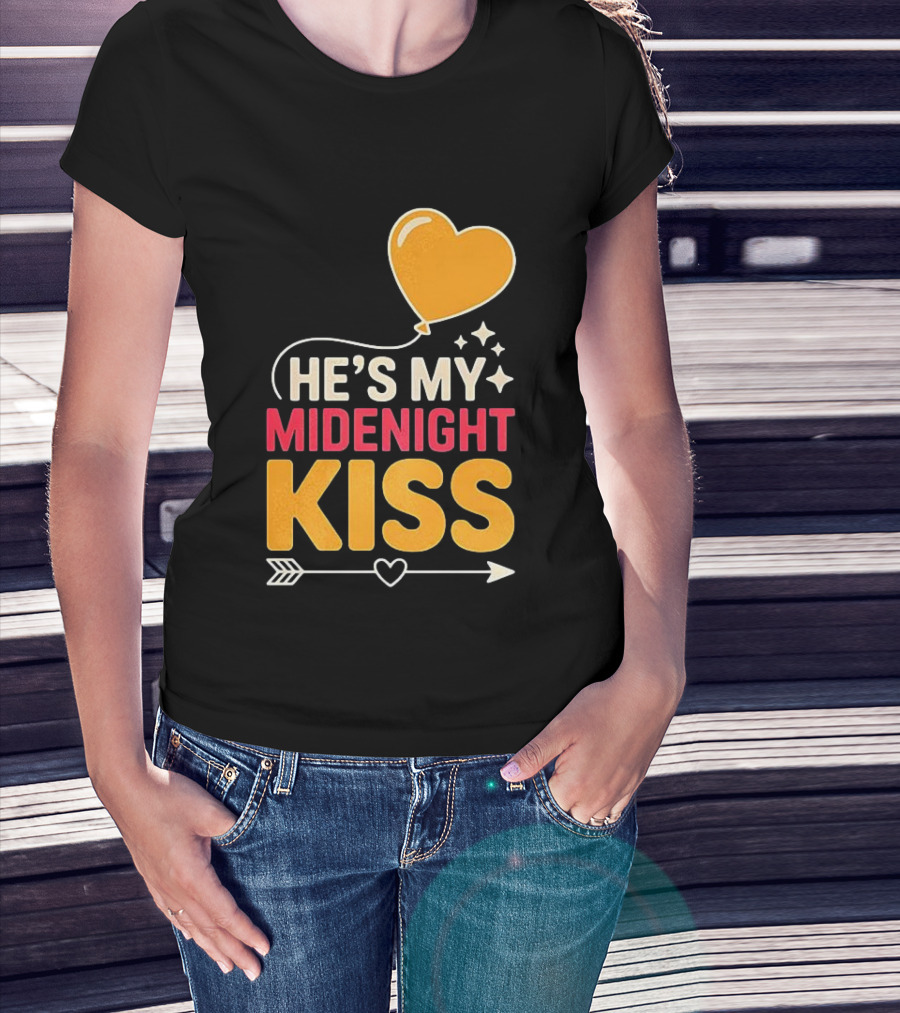 Happy New Year Midnight Kiss Heart Balloon And Arrow T-Shirt