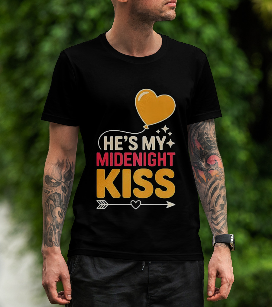 Happy New Year Midnight Kiss Heart Balloon And Arrow T-Shirt