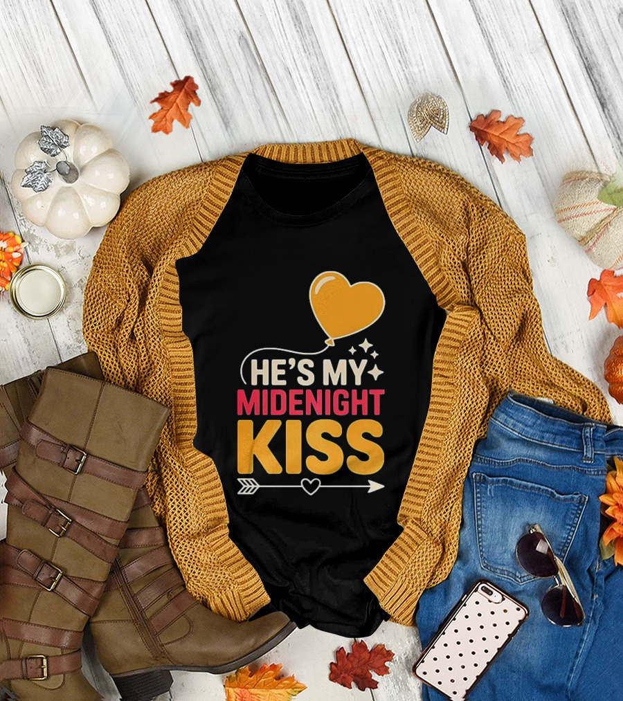 Happy New Year Midnight Kiss Heart Balloon and Arrow T-Shirt