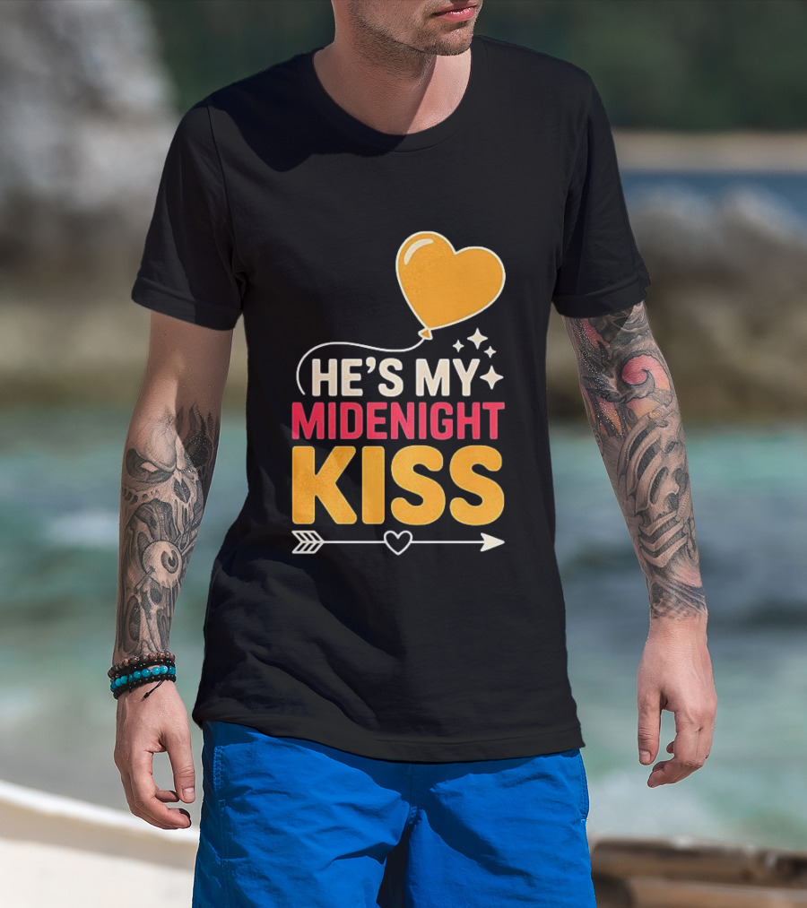 Happy New Year Midnight Kiss Heart Balloon And Arrow T-Shirt