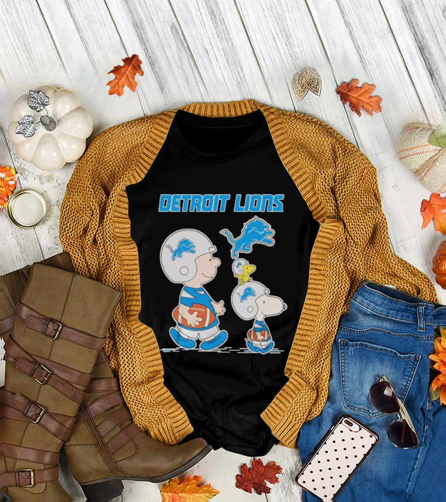 Detroit Lions Snoopy Charlie Brown NFL Football Peanuts Collaboration T-Shirt