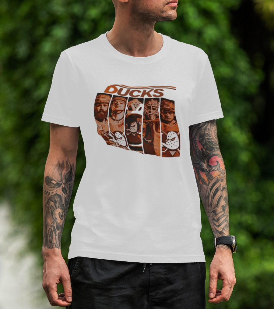 Y2K Anaheim Ducks Vintage Team Players Hockey Aesthetic T-Shirt