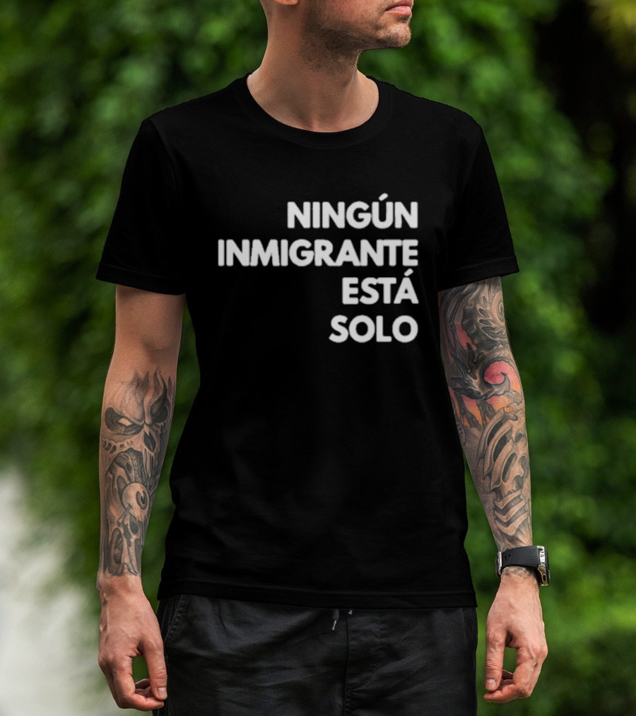 Mina Kimes Ningún Inmigrante Está Solo Message T-Shirt