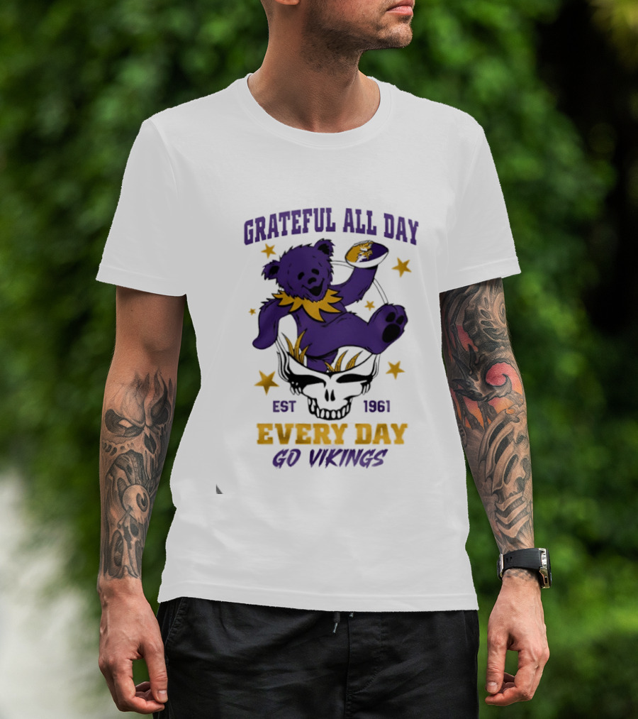 Grateful All Day Every Day Go Vikings Est 1961 Bear Skull Stars T-Shirt