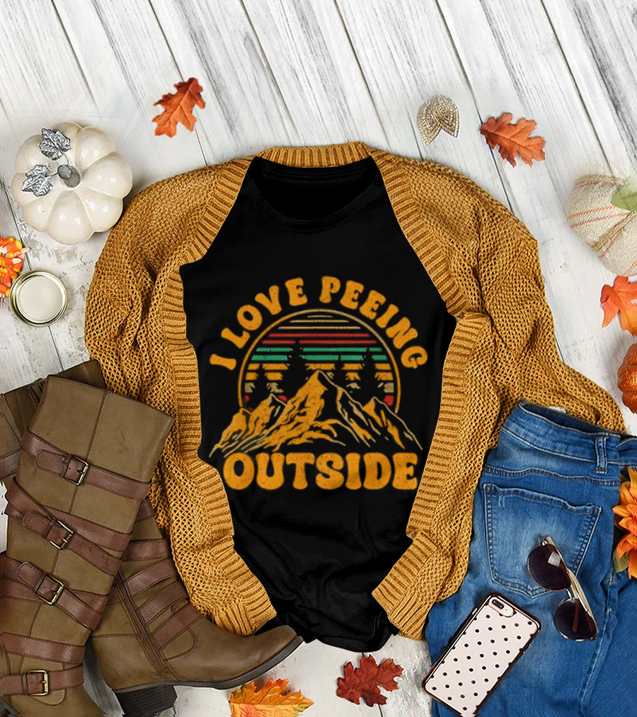 I Love Peeing Outside Retro Mountain Camping Adventure T-Shirt