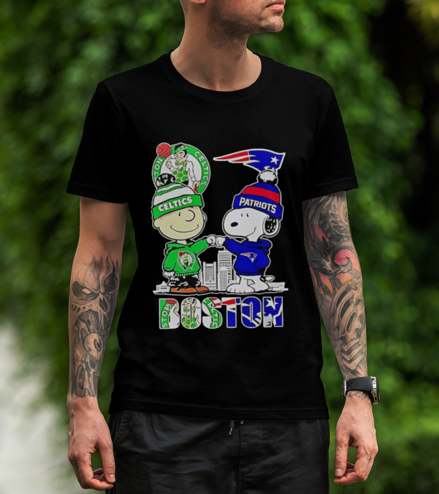 Charlie Brown Snoopy Celtics Patriots Boston Fist Bump T-Shirt