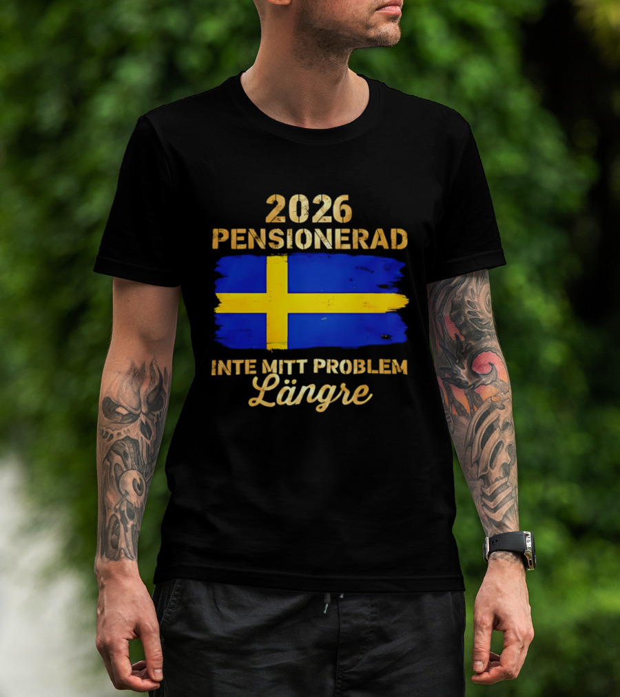 2026 Pensionerad Inte Mitt Problem Längre Svenska Flagga T-Shirt