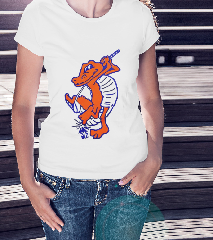 Swinging Gator Vintage Cartoon Playing Golf T-Shirt