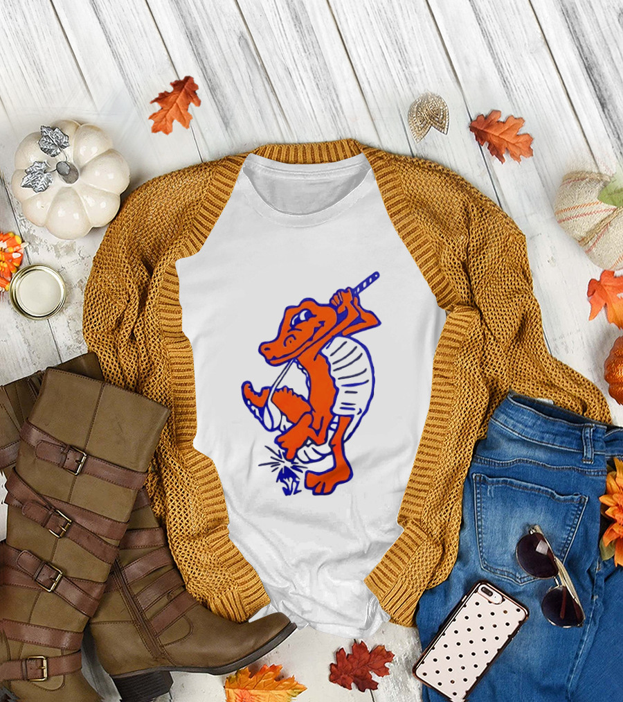 Swinging Gator Vintage Cartoon Playing Golf T-Shirt