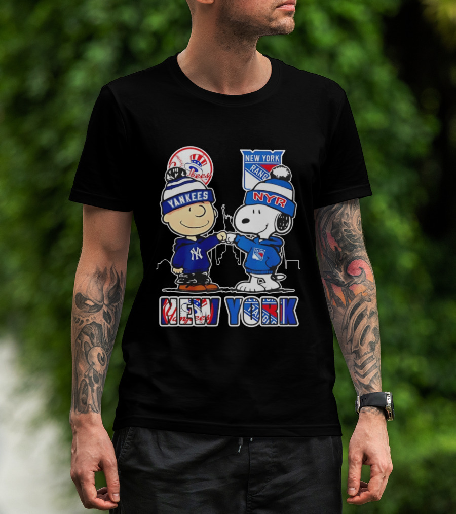 New York Yankees Vs Rangers Charlie Brown Snoopy Fan Gear T-Shirt