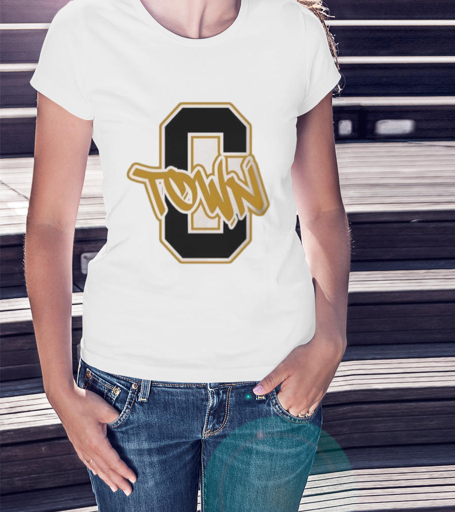 O Town Vintage Varsity Style בצ פjfgh T-Shirt