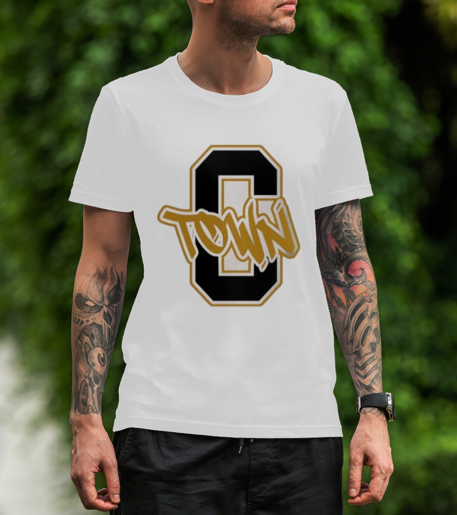 O Town Vintage Varsity Style בצ פjfgh T-Shirt