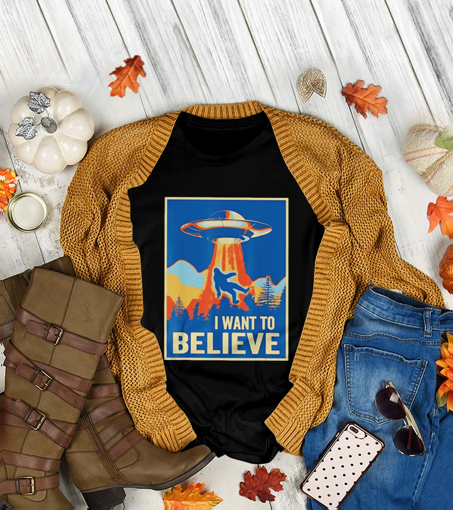 Bigfoot UFO I Want to Believe Sci Fi Television Show T-Shirt