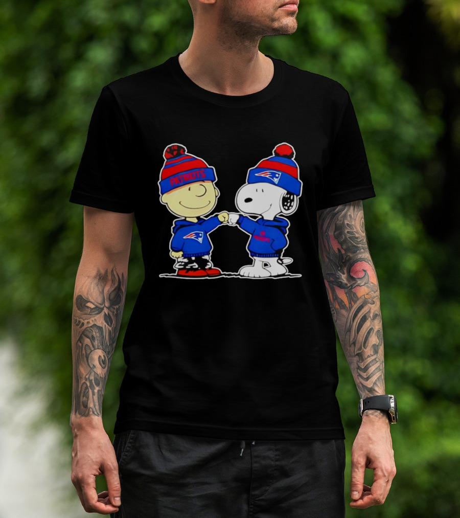 Snoopy And Charlie Brown Patriots Beanie Fist Bump T-Shirt