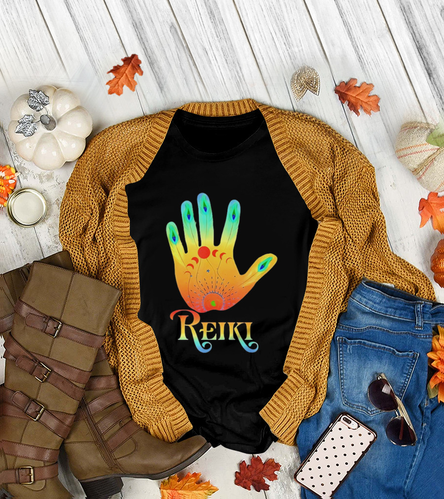 Reiki Practitioner Healer Therapist Master Colorful Hand T-Shirt