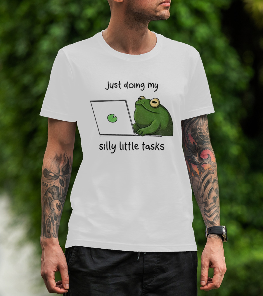 Silly Frog Doing My Little Tasks Playful Green T-Shirt