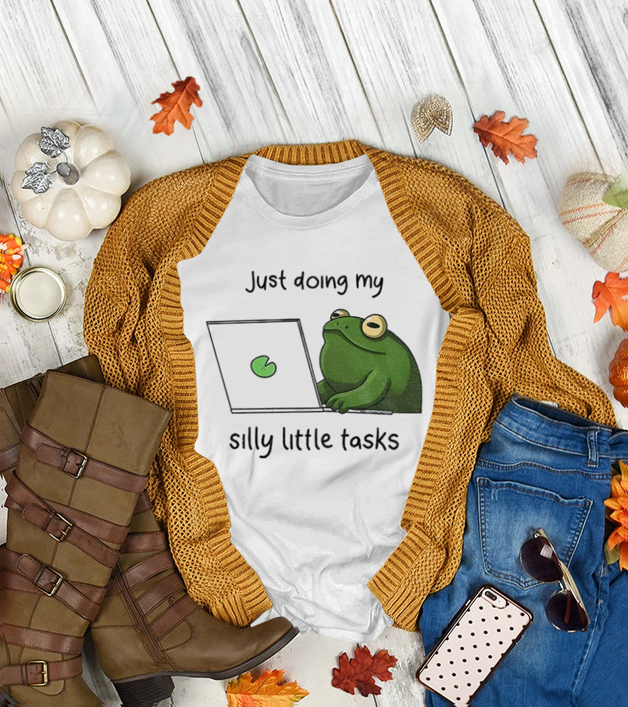 Silly Frog Doing My Little Tasks Playful Green T-Shirt