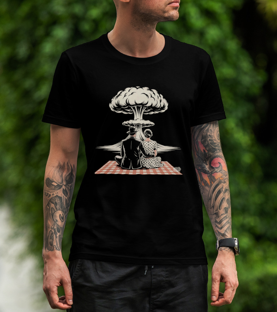 Atomic Picnic Romance End Of The World Mushroom Cloud Couple T-Shirt