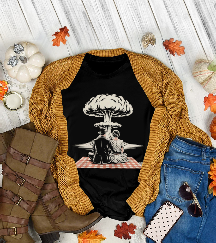 Atomic Picnic Romance End Of The World Mushroom Cloud Couple T-Shirt