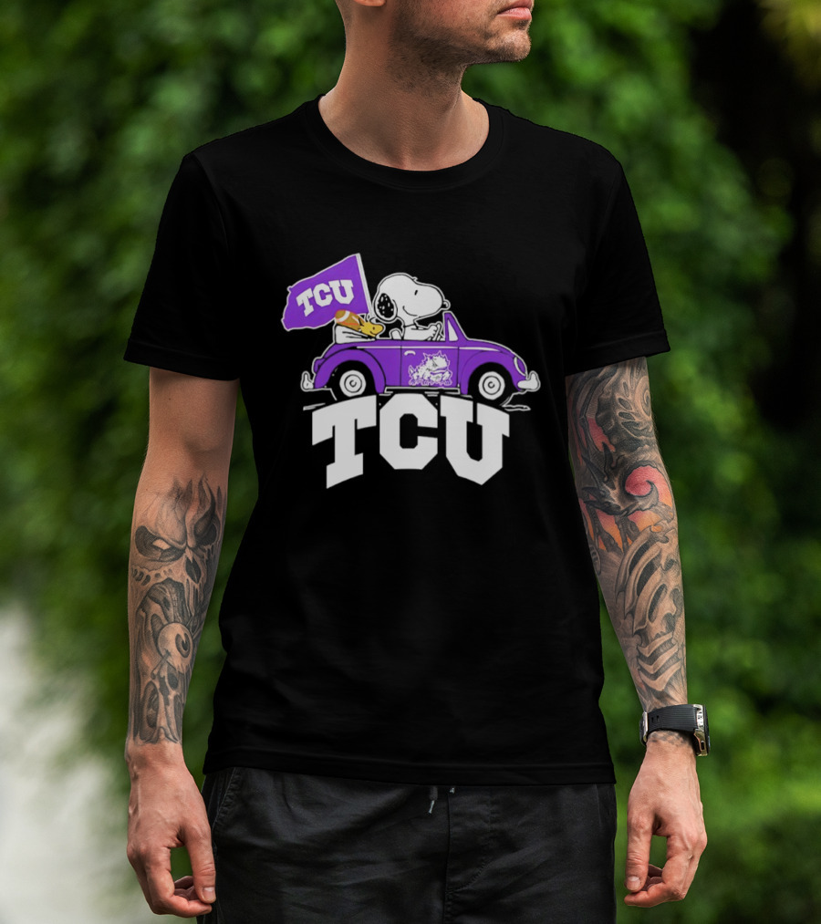 Snoopy Woodstock Driving Purple Car TCU Horned Frogs Flag T-Shirt