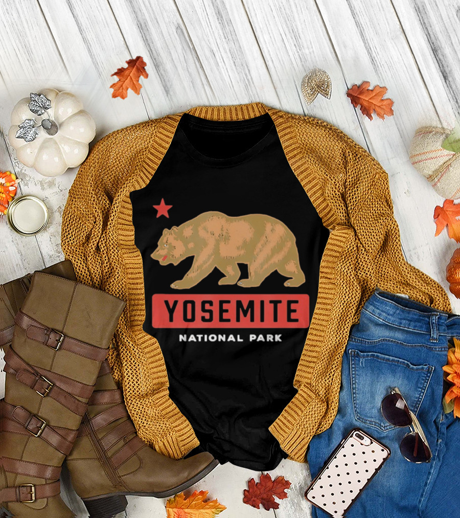 Yosemite Bear California Republic National Park Established 1890 T-Shirt