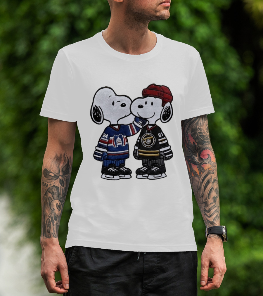 Snoopy Shane Hollander Kissing Ilya Rozanov Hockey LGBT Peanuts Charlie Brown Ice Hockey Romance Cartoon T-Shirt