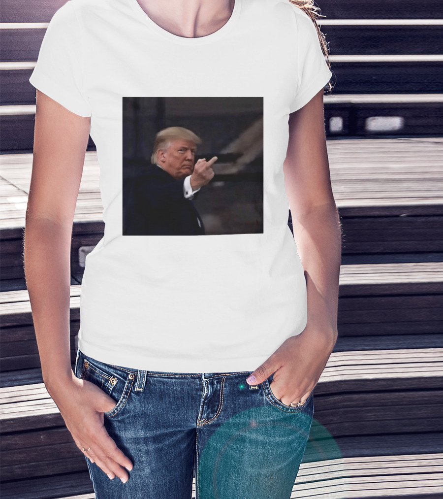 Trump Middle Finger At Heckler T-Shirt