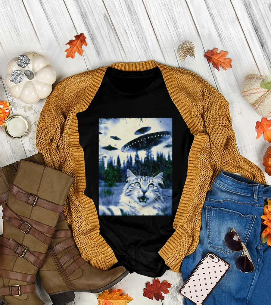 UFO Cat Extraterrestrial Surprise Scene T-Shirt