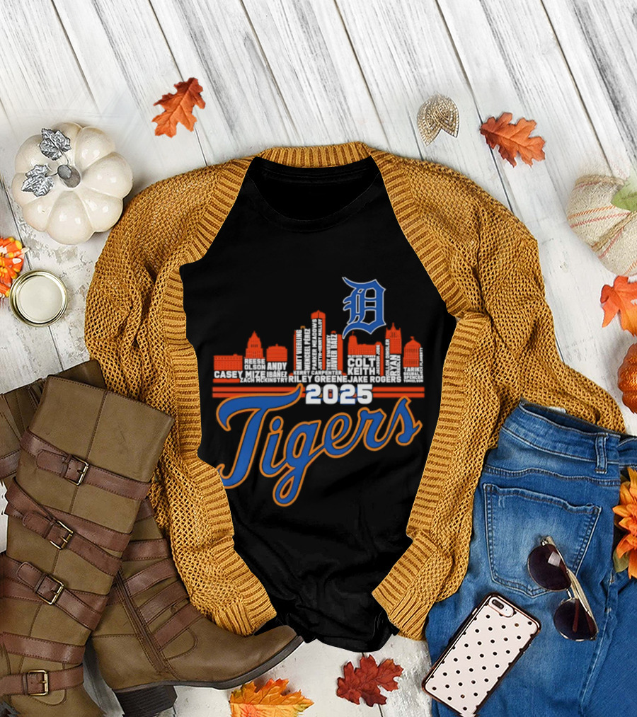 Detroit Tigers 2025 City Skyline Baseball Players T-Shirt