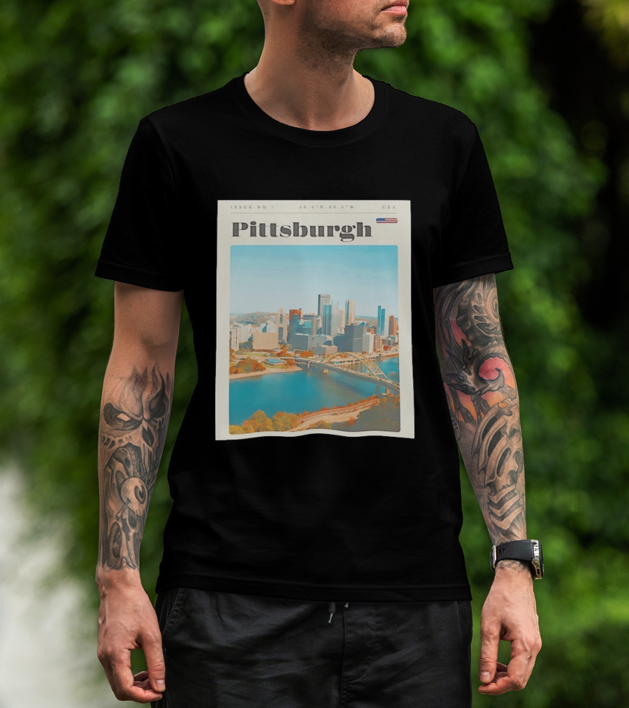Pittsburgh Issue No 1 USA Flag 40.4°N 80.0°W Skyline T-Shirt