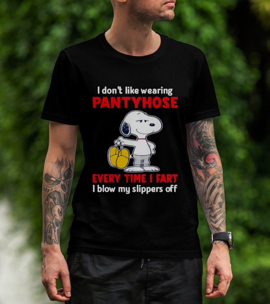 Snoopy I Don't Like Wearing Pantyhose Every Time I Fart I Blow My Slippers Off T-Shirt