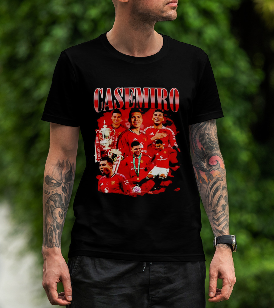 Casemiro Manchester United Trophy Celebrations Retro Football T-Shirt